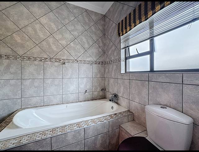 4 BEDROOM HOUSE TO LET IN LEEUWENHOF ESTATE